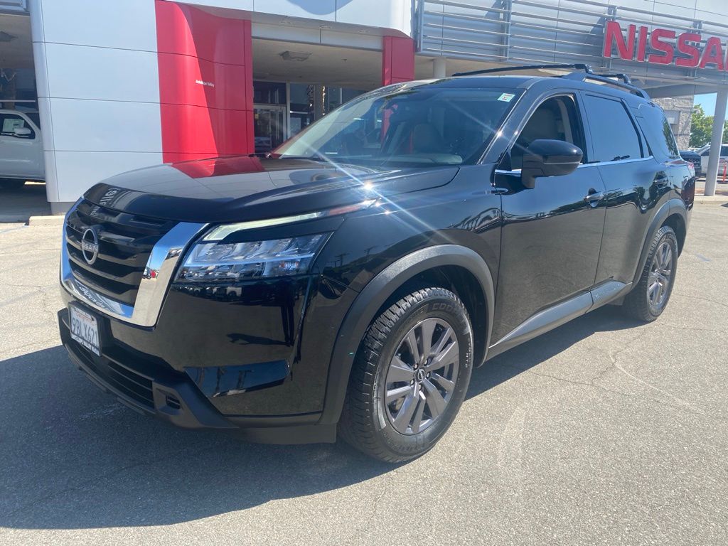 View vehicle photo 2