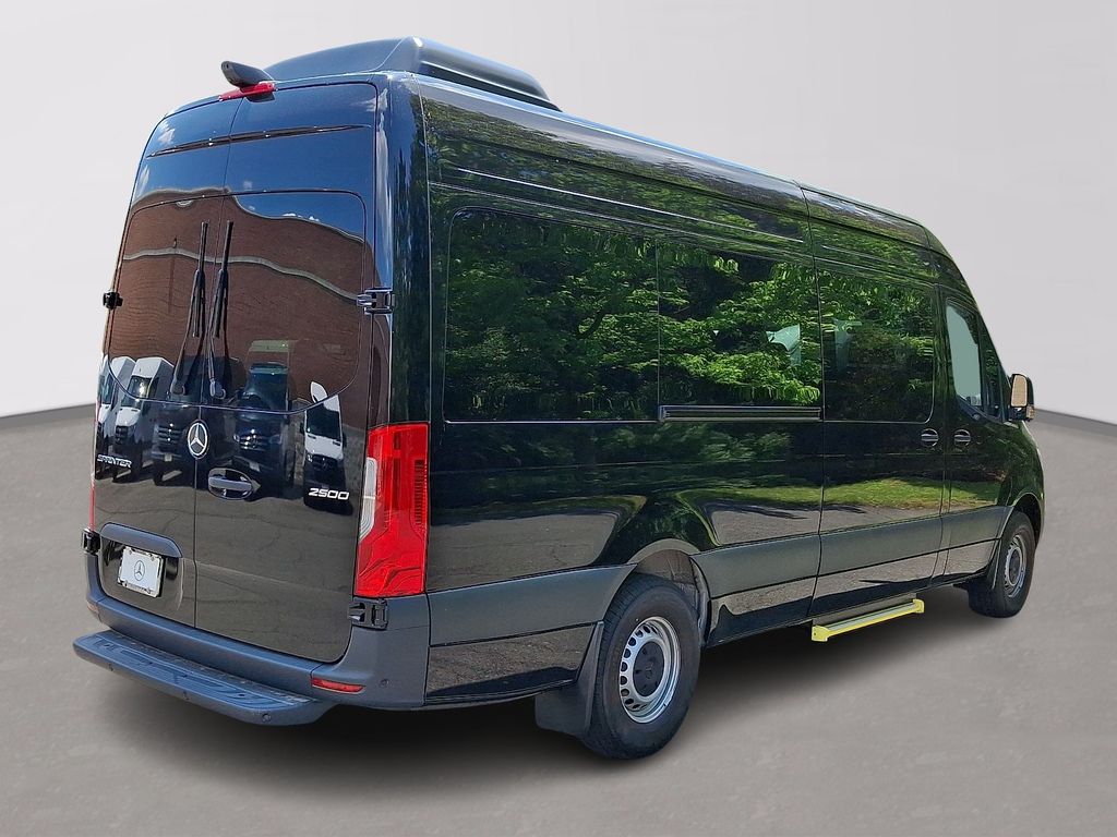 Thumbnail: 2026 Mercedes-Benz Sprinter - 3