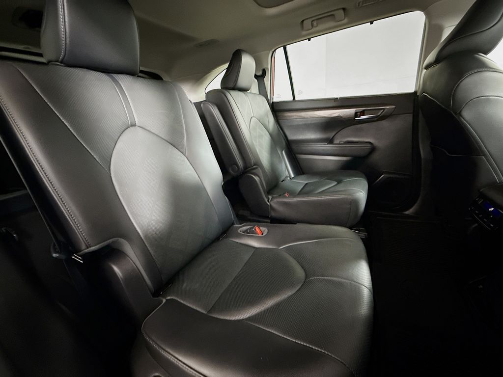 Thumbnail: 2020 Toyota Highlander - 27