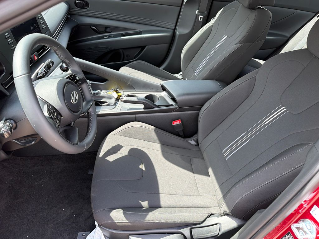 Used 2025 Red Hyundai SEL Sport image 9