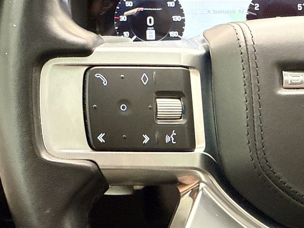 Thumbnail: 2022 Land Rover Discovery - 11