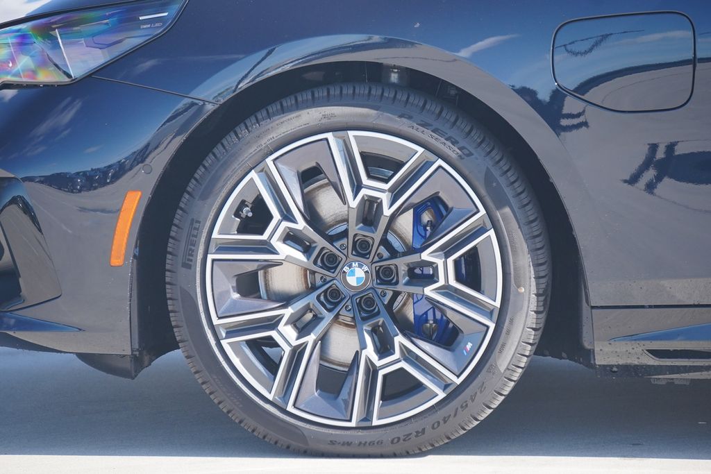 Thumbnail: 2026 BMW 5 Series - 5