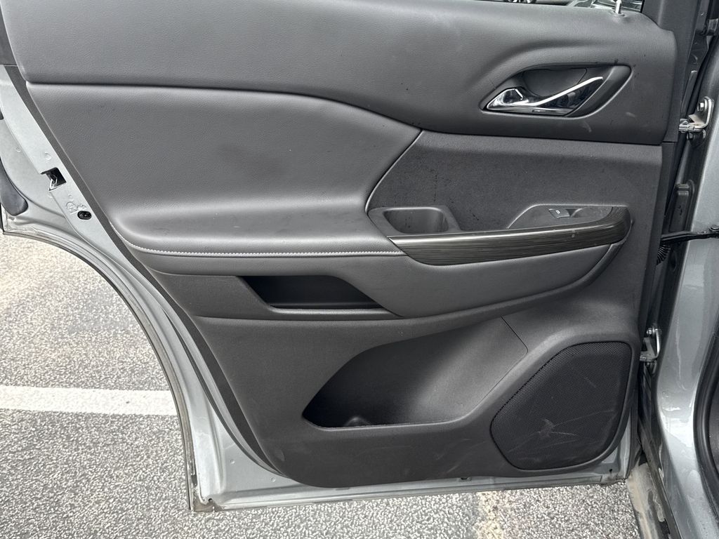 2023 GMC Acadia SLT Silver at AutoSavvy Houston Southwest