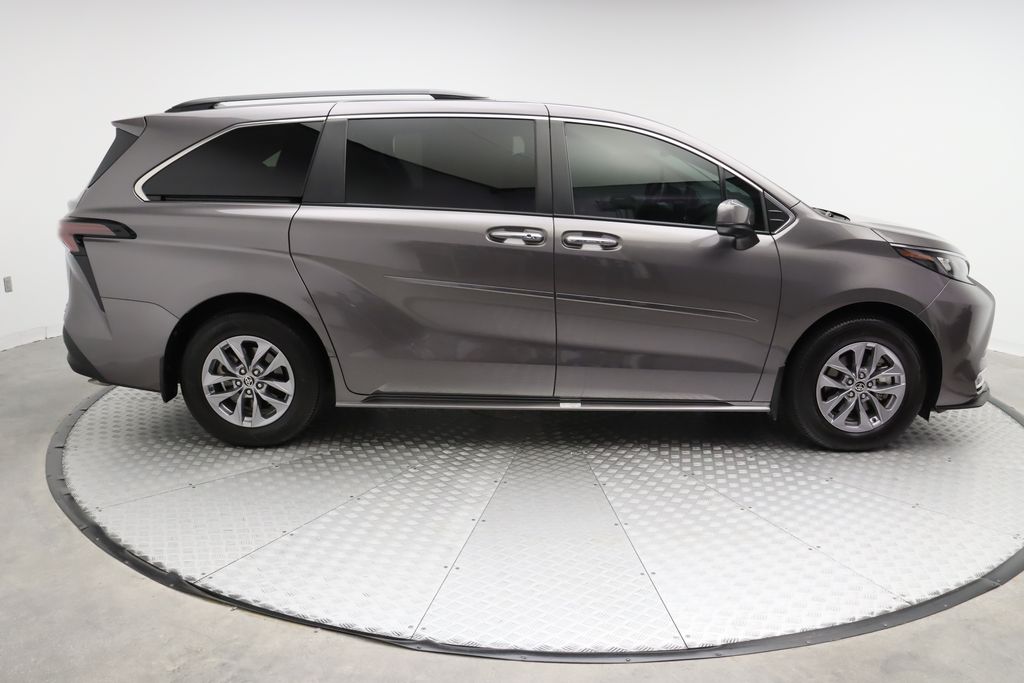 2024 Toyota Sienna XLE 7