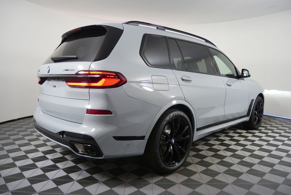 Thumbnail: 2026 BMW X7 - 3