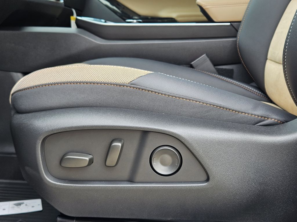 2026 Chevrolet Equinox ACTIV photo 16