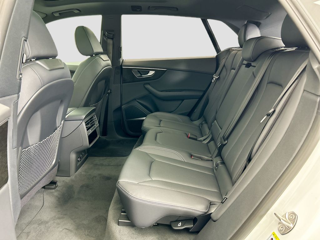 Thumbnail: 2026 Audi Q8 - 20