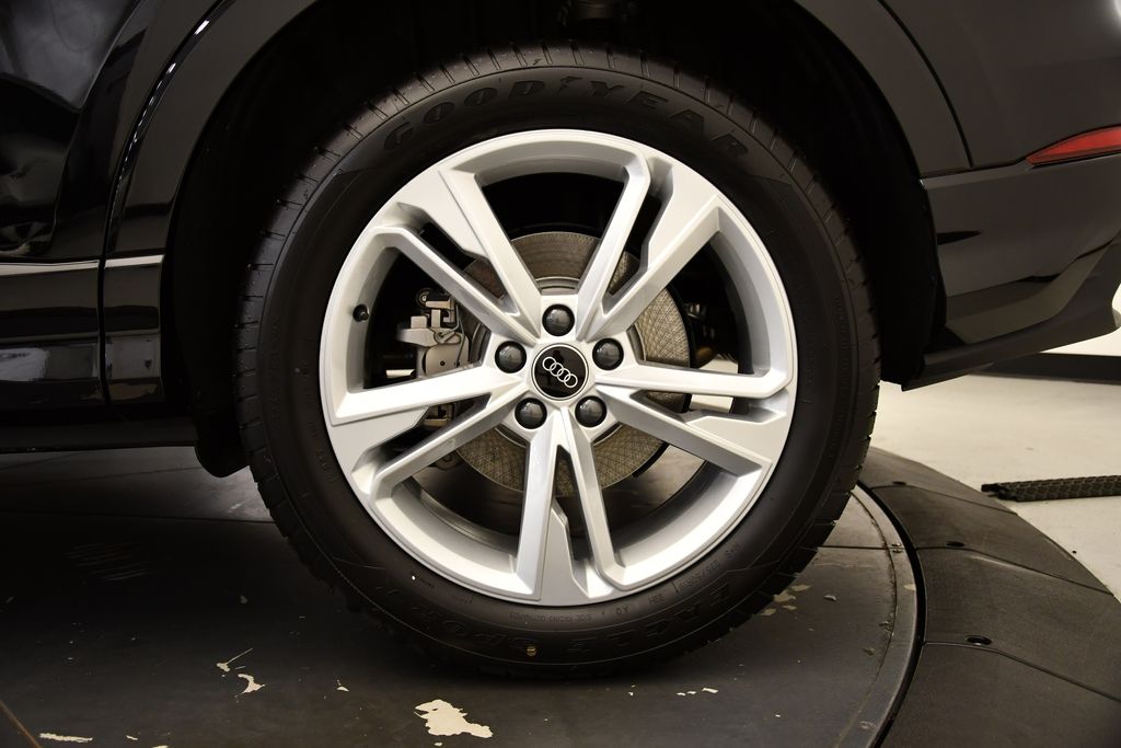 Thumbnail: 2024 Audi Q3 - 15