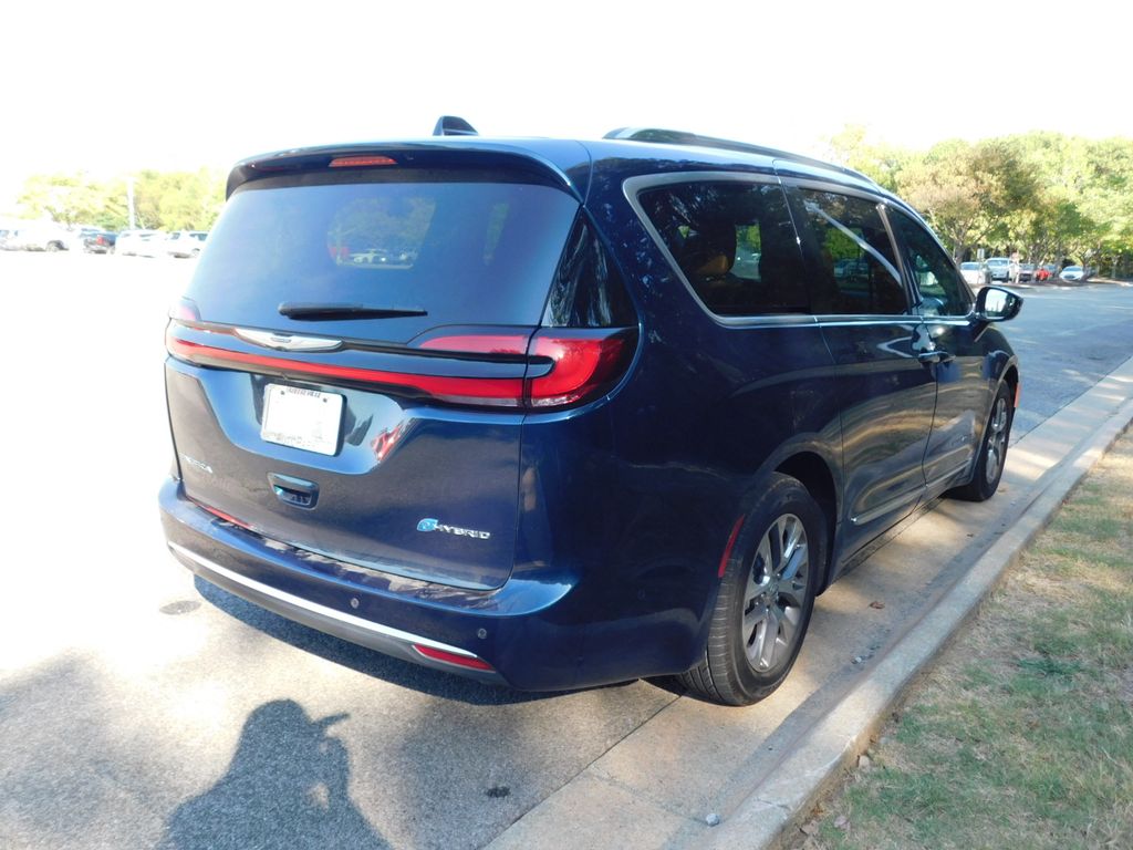 Thumbnail: 2023 Chrysler Pacifica - 11