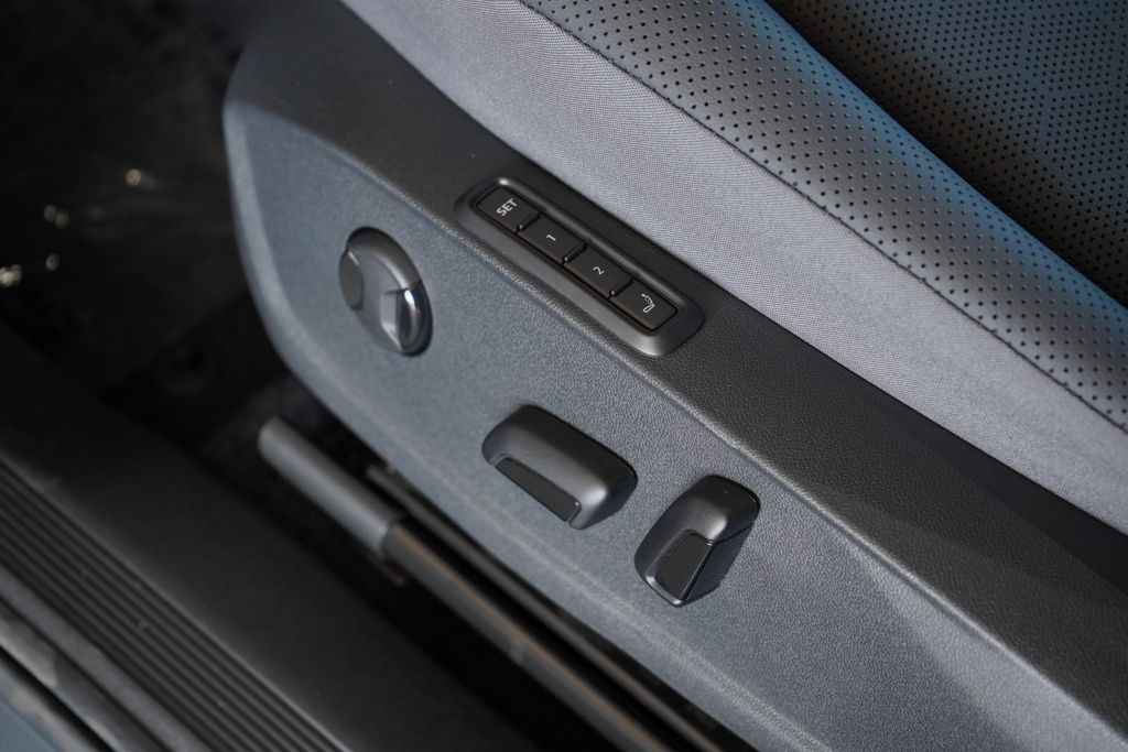 2025 Volkswagen ID.4 Pro S 11