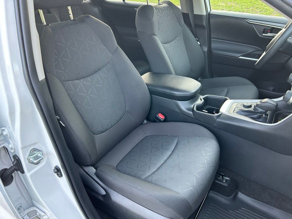 2024 Toyota RAV4 XLE 15