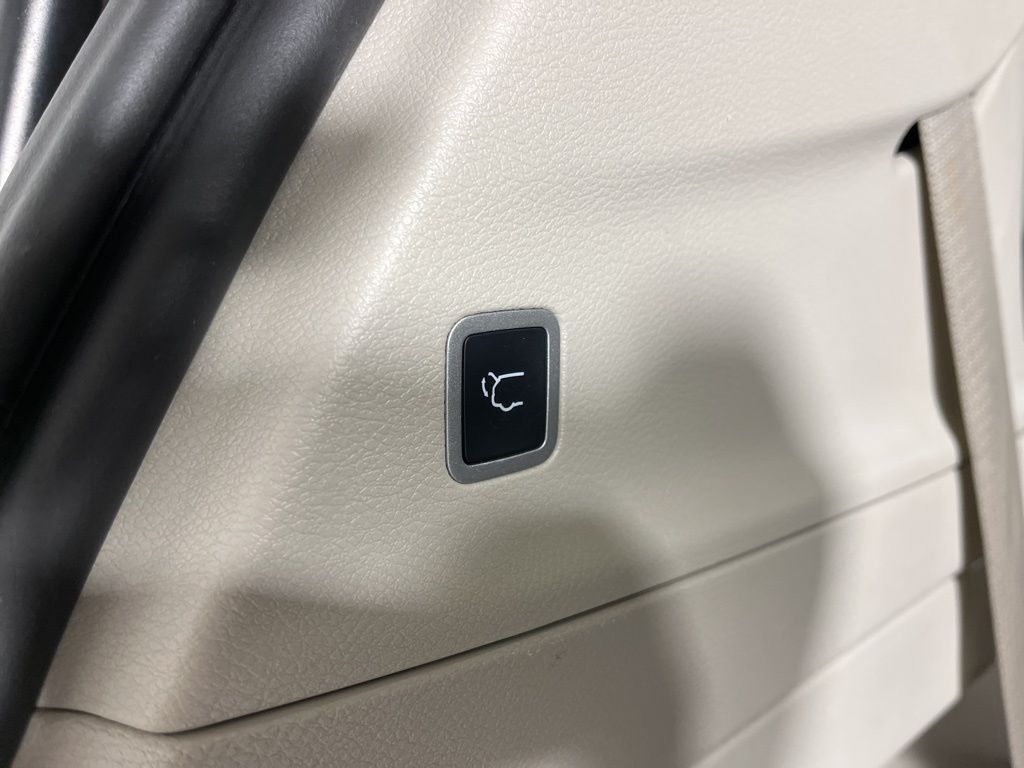 2023 Chrysler Pacifica Touring L 22