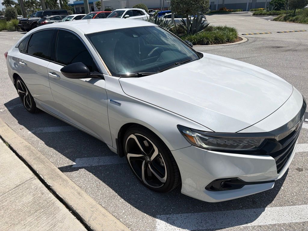 Used 2022 Platinum White Pearl Honda Sport image 7