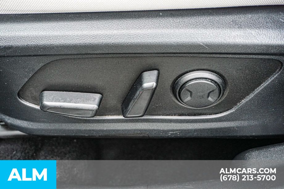Used 2025 Gray Hyundai SEL image 48