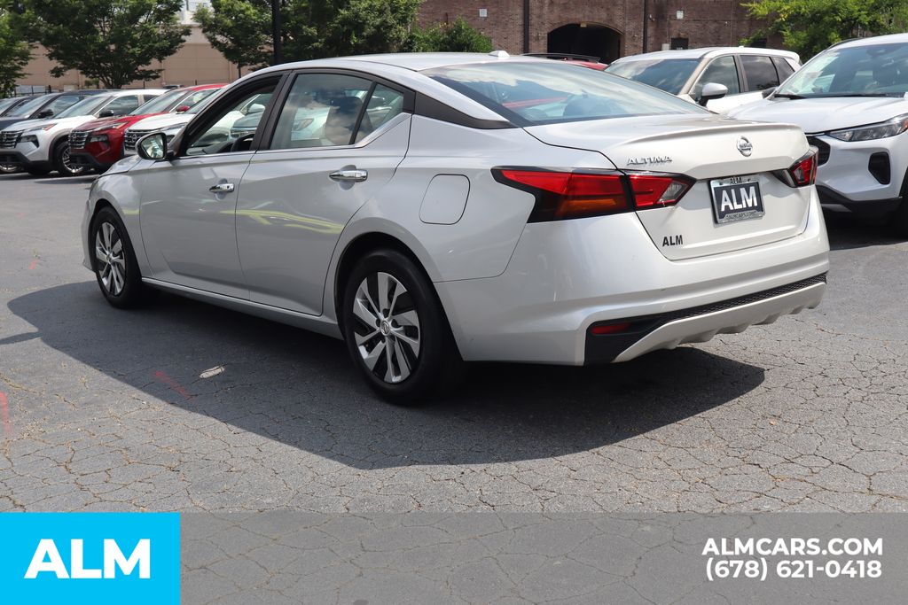 Used 2020 Silver Nissan 2.5 S image 9