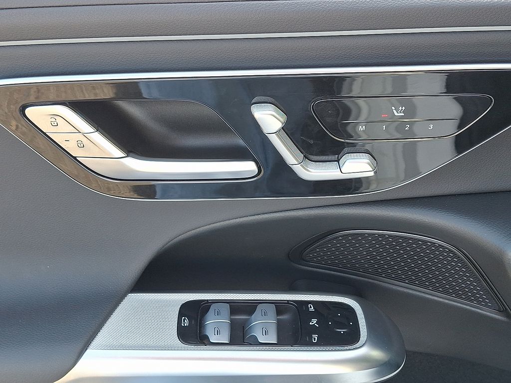 Thumbnail: 2025 Mercedes-Benz E-Class - 12