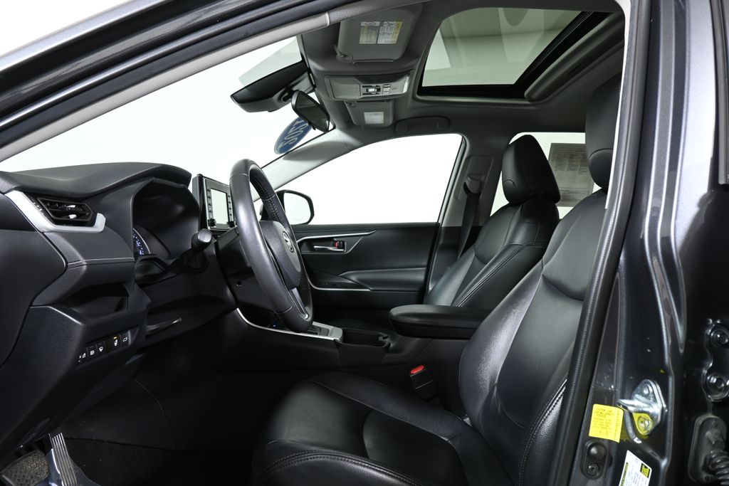 Thumbnail: 2021 Toyota RAV4 - 3