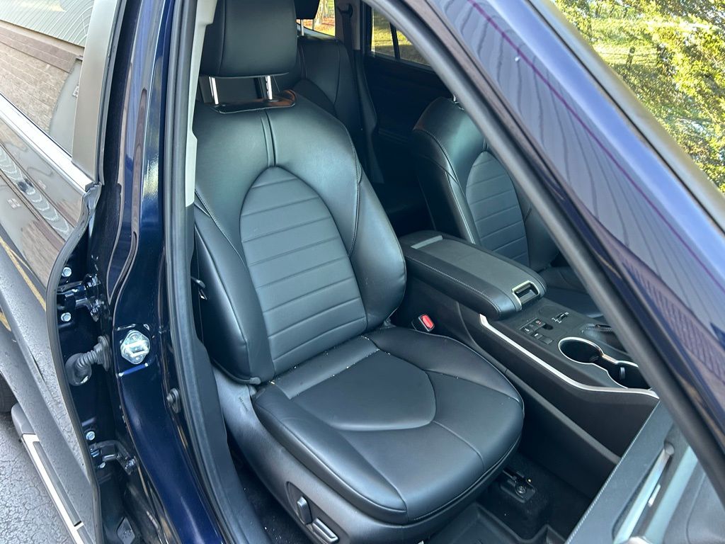 Thumbnail: 2023 Toyota Highlander - 15