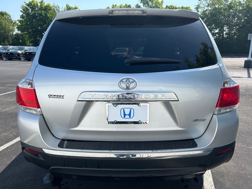 Thumbnail: 2012 Toyota Highlander - 4