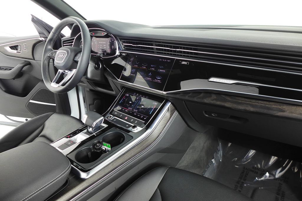 Thumbnail: 2023 Audi Q8 - 13