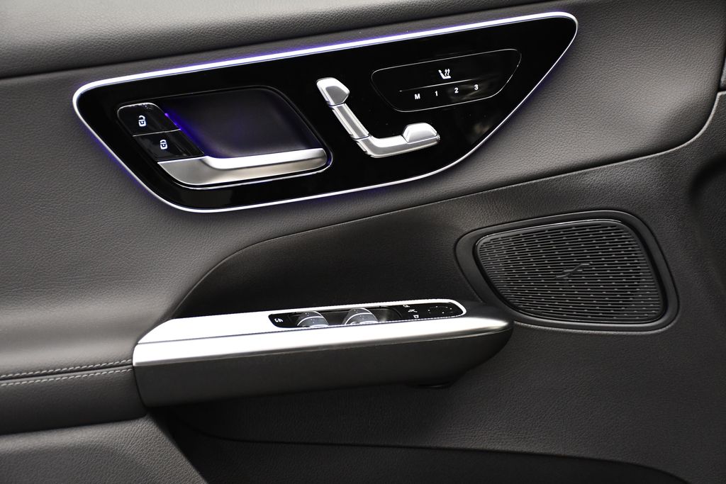 Thumbnail: 2025 Mercedes-Benz GLC - 30