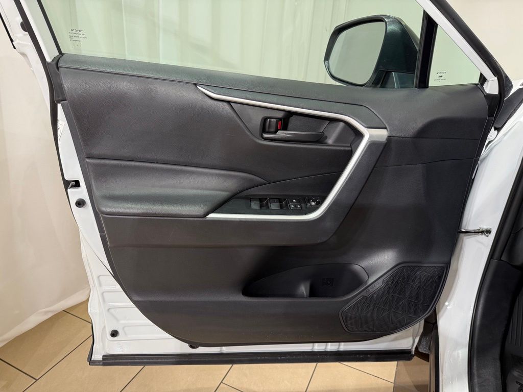 Thumbnail: 2025 Toyota RAV4 - 15