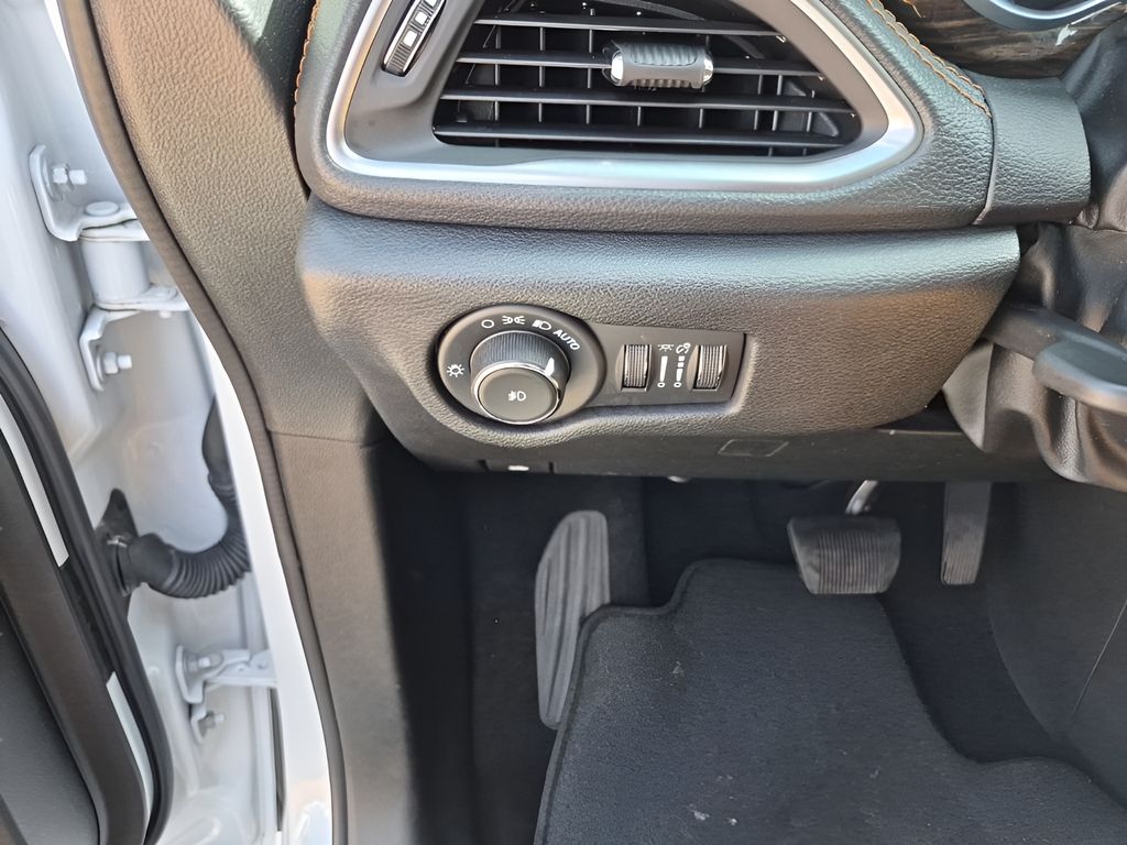 Used Car 2023 Chrysler Pacifica Hybrid  Pinnacle For Sale Under $35,000 In Austin, Texas