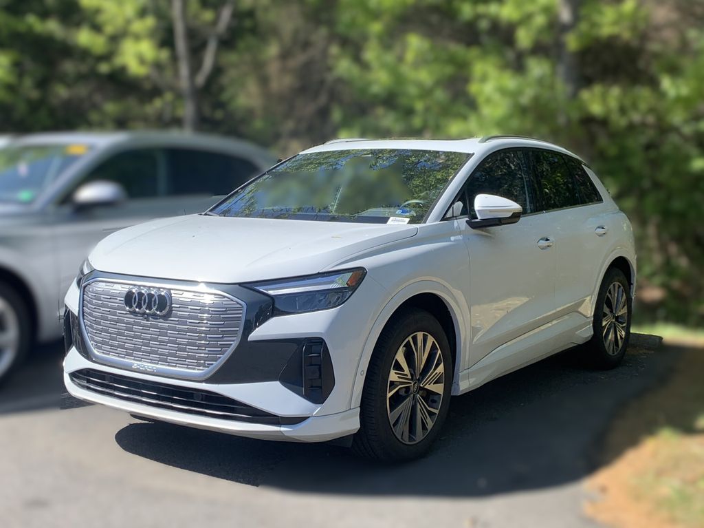 Thumbnail: 2023 Audi Q4 e-tron - 3