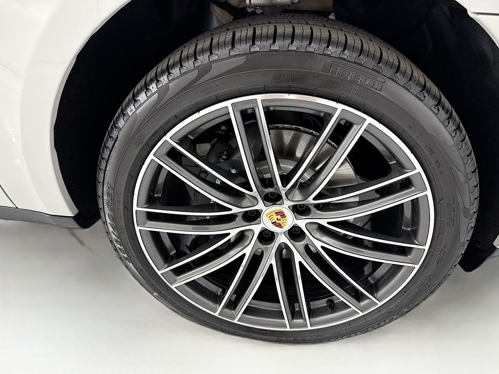 Thumbnail: 2026 Porsche Macan - 32