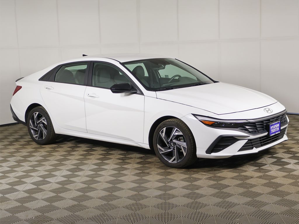 Certified Used 2025 White Hyundai SEL Sport image 2