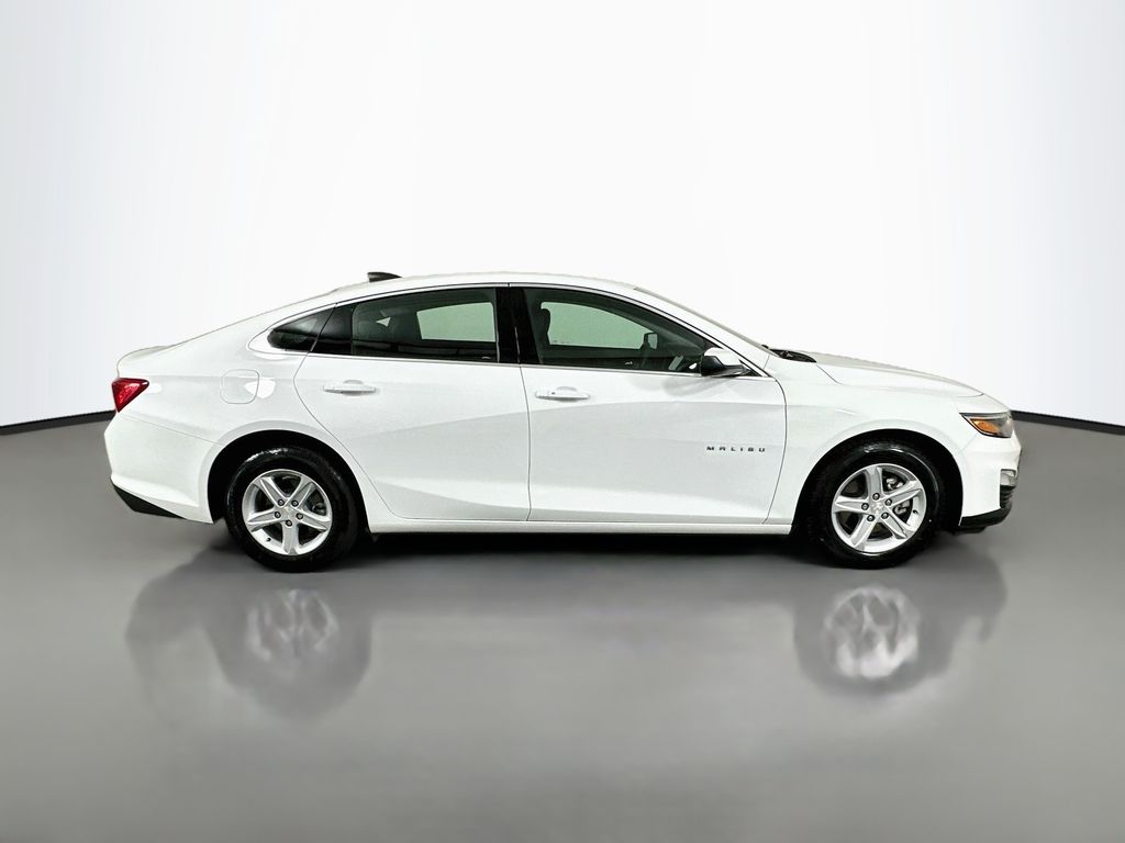 Thumbnail: 2024 Chevrolet Malibu - 4