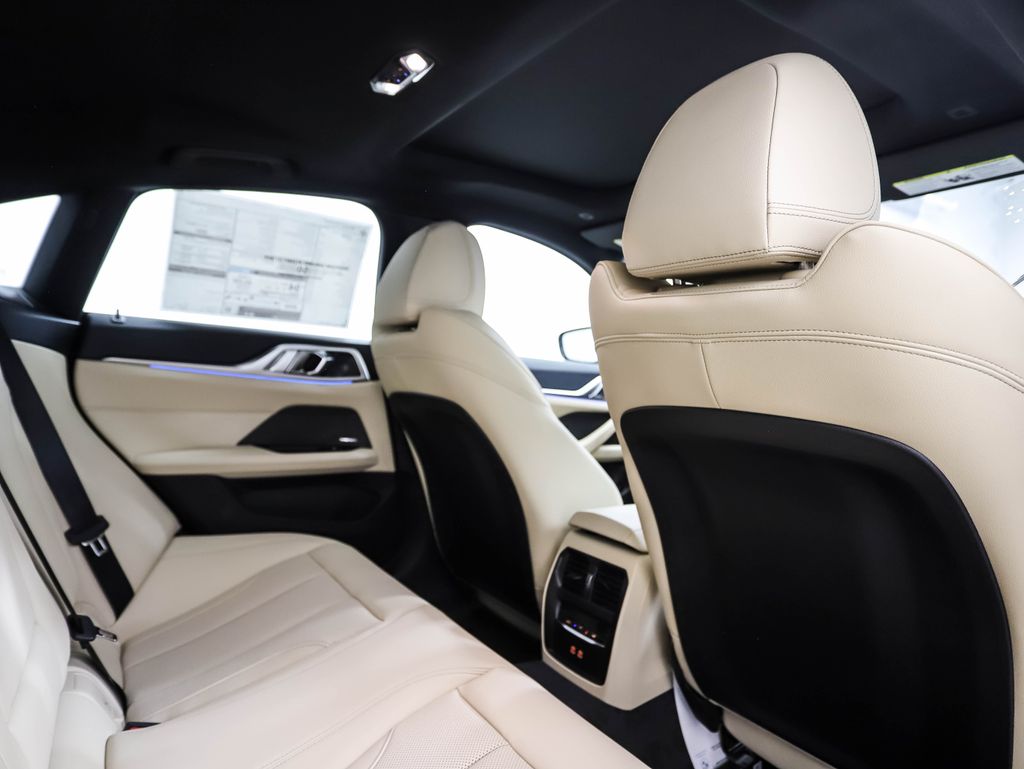 Thumbnail: 2025 BMW i4 - 25