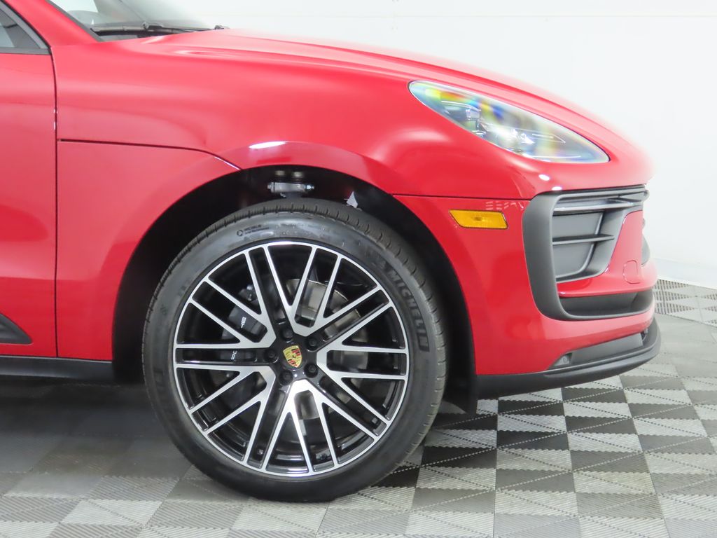 Thumbnail: 2025 Porsche Macan - 11