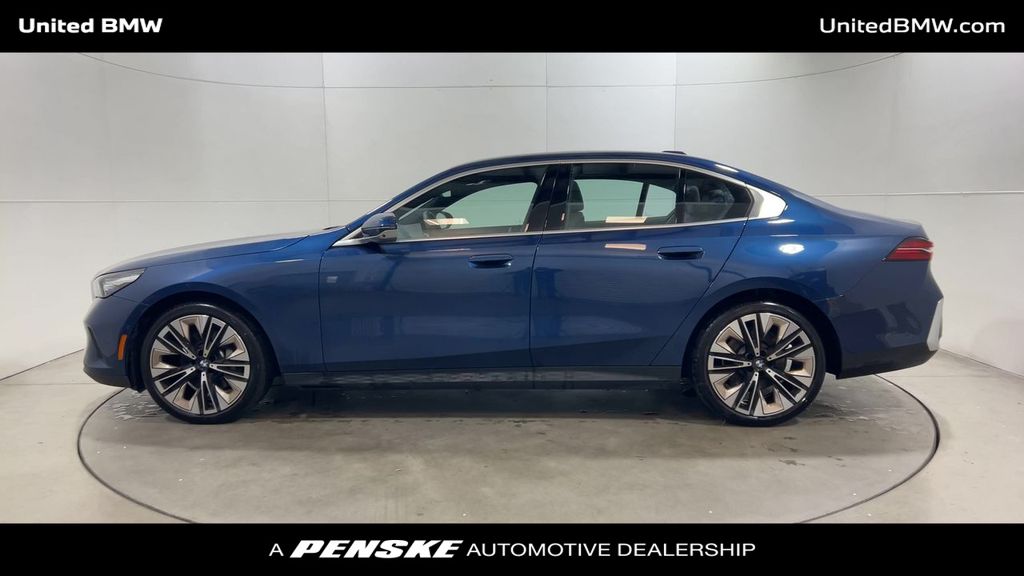 Thumbnail: 2024 BMW 5 Series - 5