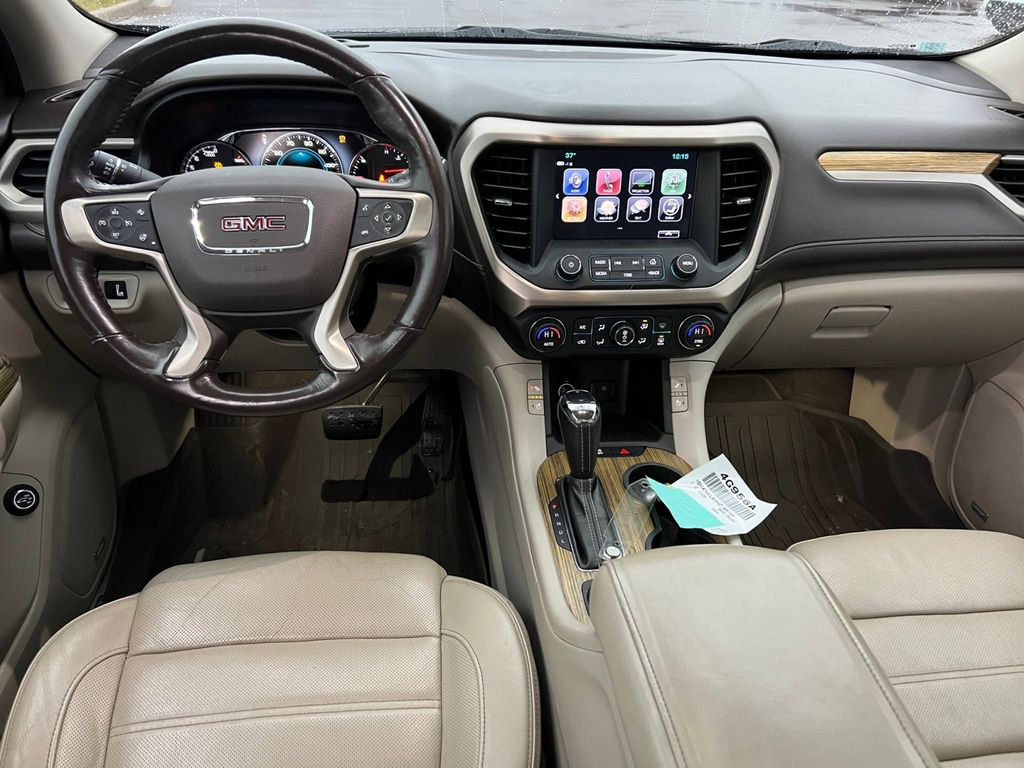 2017 GMC Acadia Denali 9