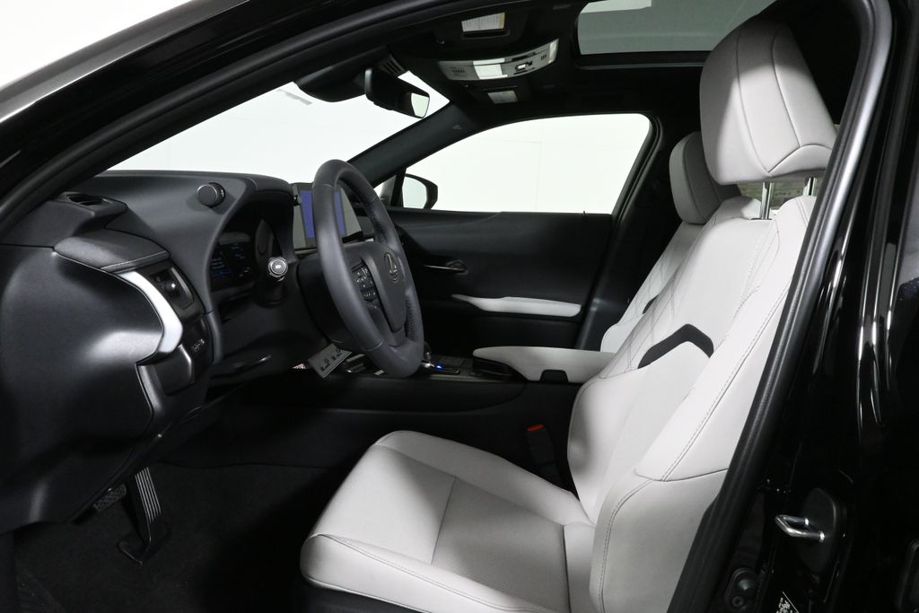 Thumbnail: 2025 Lexus UX - 3