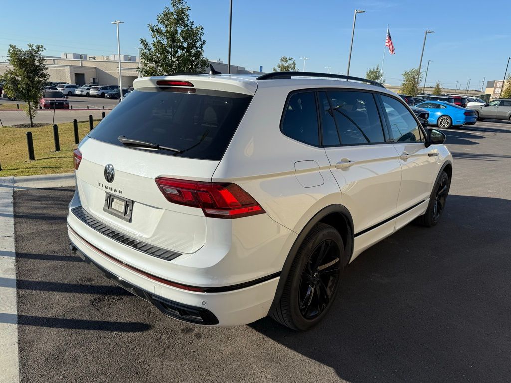Thumbnail: 2023 Volkswagen Tiguan - 4