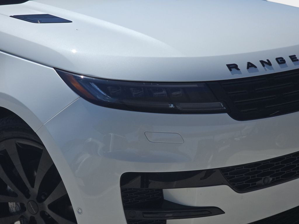 New 2026 White Land Rover Dynamic SE image 33