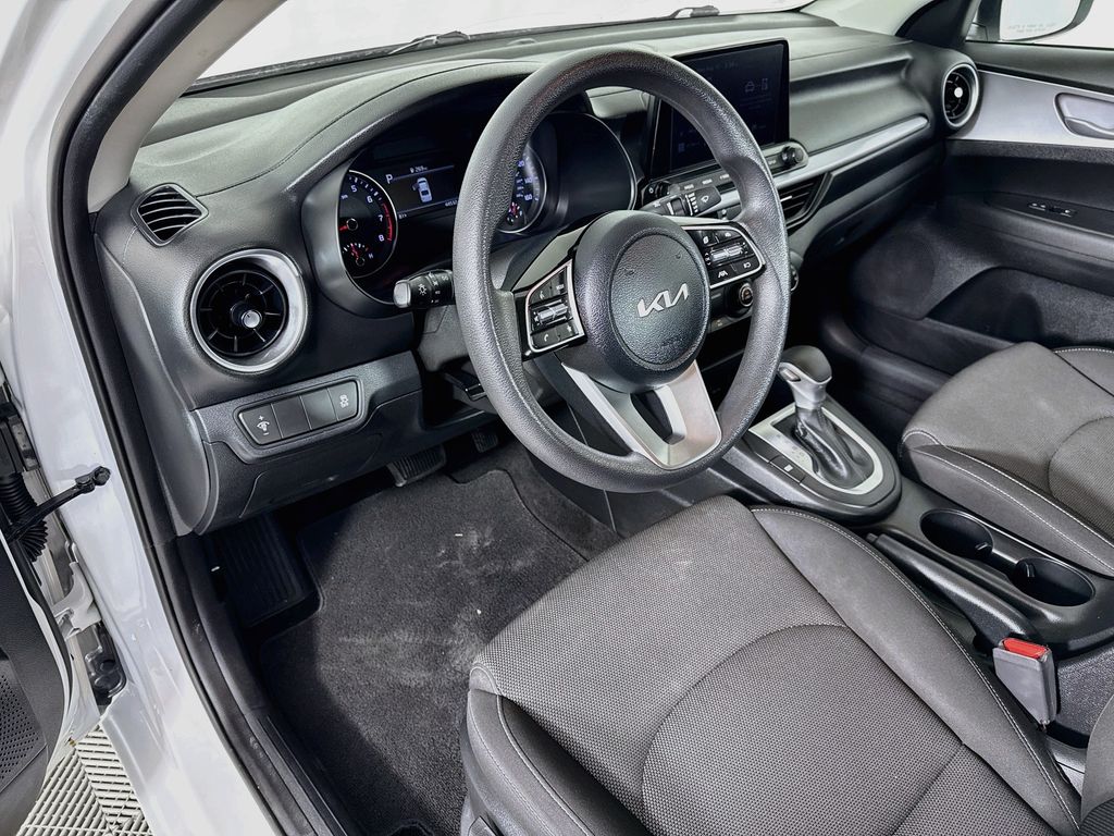 Thumbnail: 2023 Kia Forte - 9