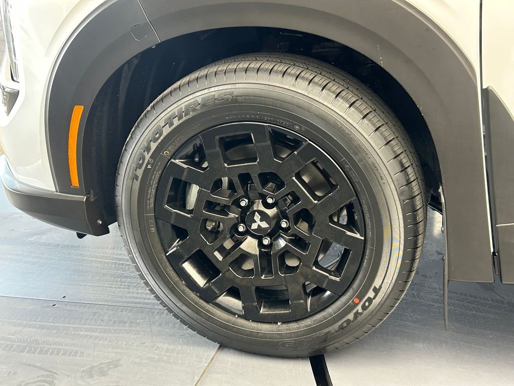 New 2026 White Mitsubishi Trail Edition image 32