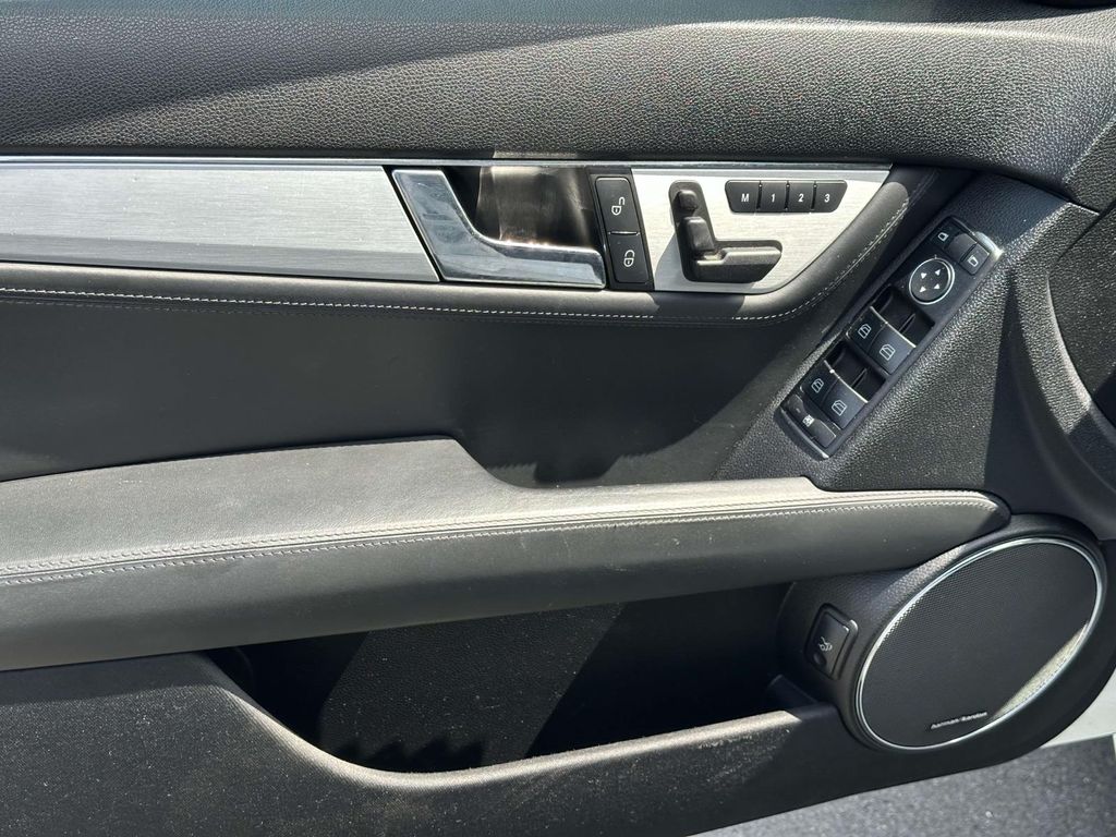 2009 Mercedes-Benz C-Class AMG C 63 15