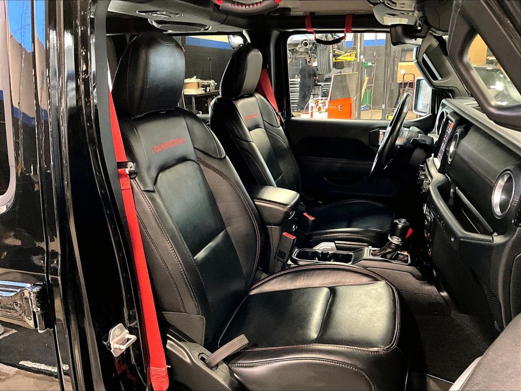 2020 Jeep Wrangler — photo 11