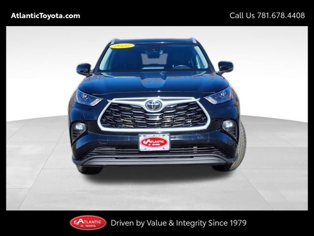 Used 2022 Toyota Highlander XLE with VIN 5TDHZRBH3NS571213 for sale in Lynn, MA