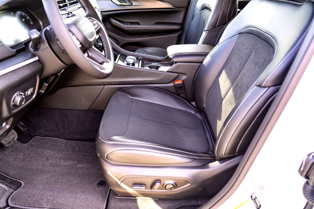 New Car 2025 Jeep Grand Cherokee L  Altitude For Sale Under $50,000 In Taylor, Texas