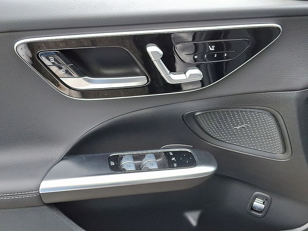 Thumbnail: 2025 Mercedes-Benz C-Class - 9