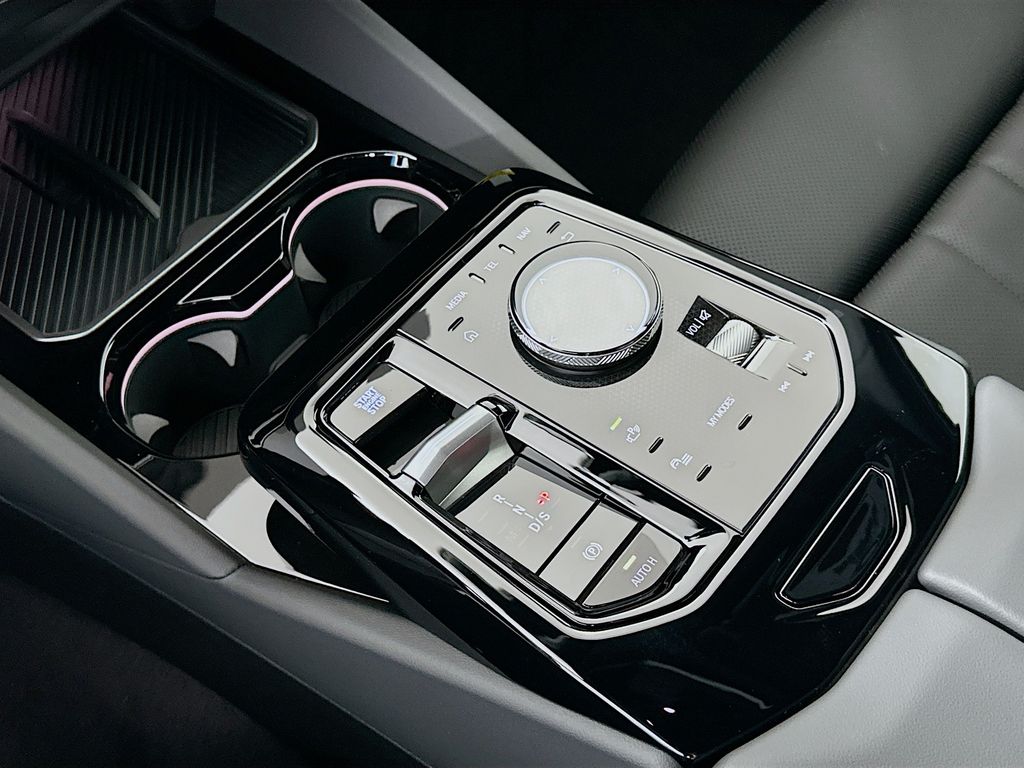 Thumbnail: 2027 BMW 5 Series - 15