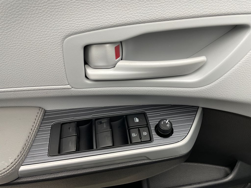 Thumbnail: 2025 Toyota Sienna - 10