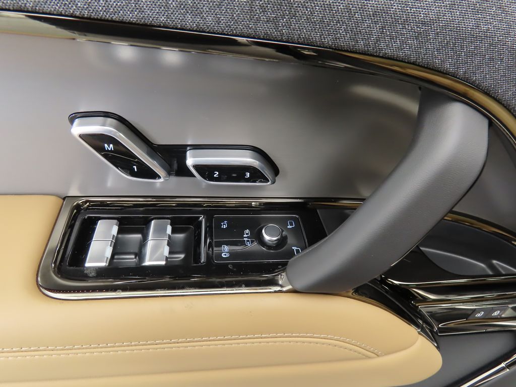 Thumbnail: 2025 Land Rover Range Rover Sport - 23