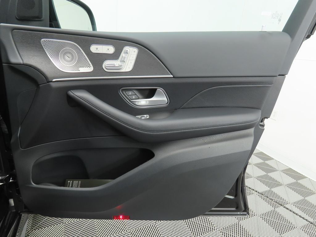 Thumbnail: 2026 Mercedes-Benz GLE - 25