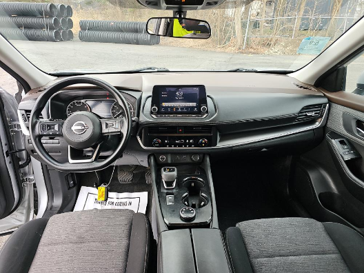 View vehicle photo 3